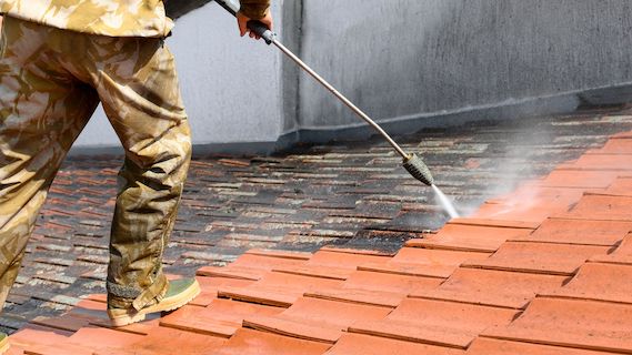 Décapage haute pression toiture façade dallage Lyon Villeurbanne Saint-Genis-Laval rénovation 69