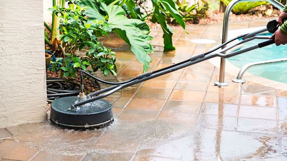 Nettoyage basse pression toiture façade dallage Lyon Villeurbanne Saint-Genis-Laval rénovation Rhône