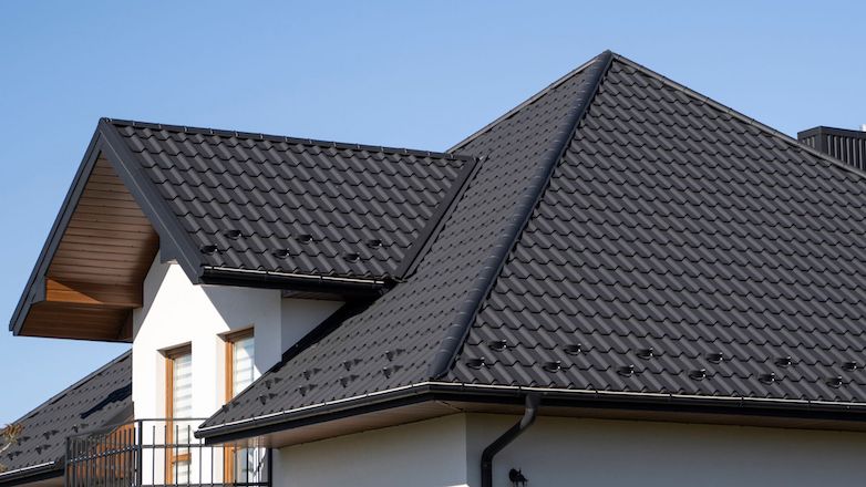 Les avantages du recouvrement en aluminium laqué ou PVC pour vos bandeaux de toiture